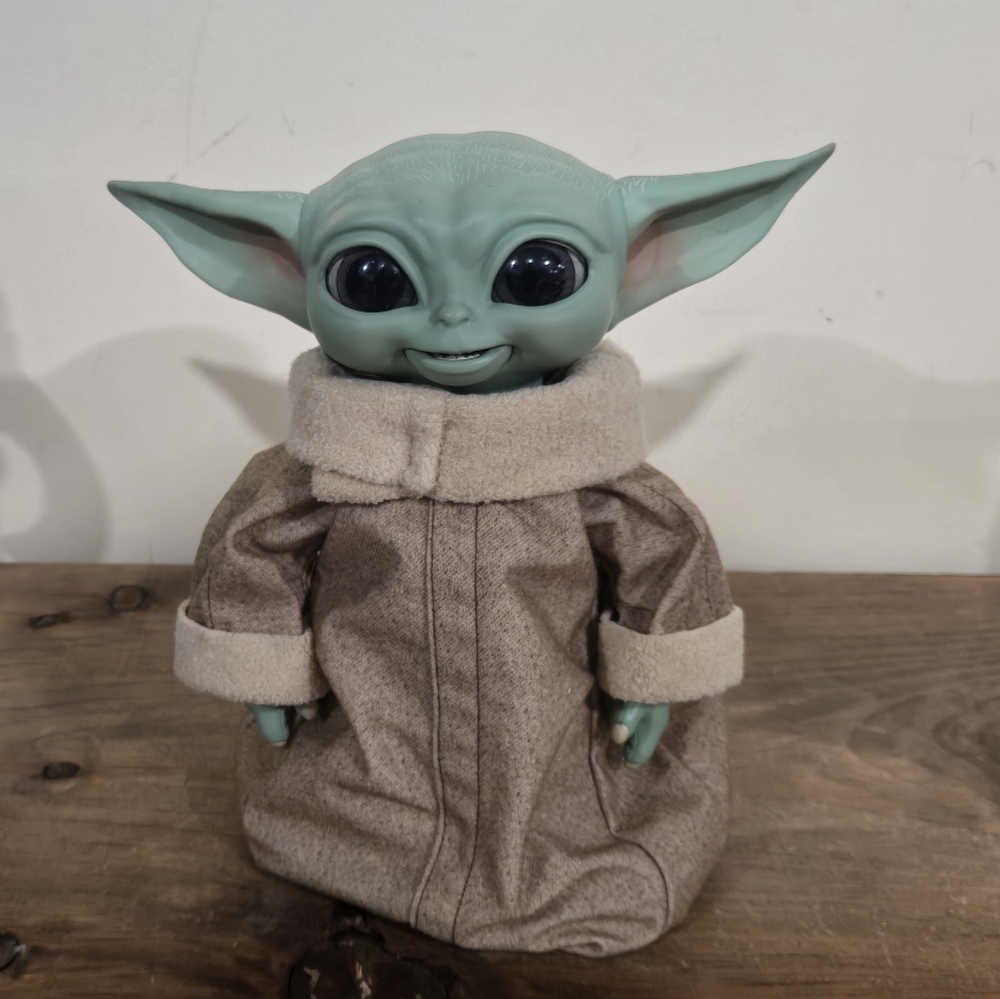Hasbro Star Wars Galactic Snackin’ Grogu
